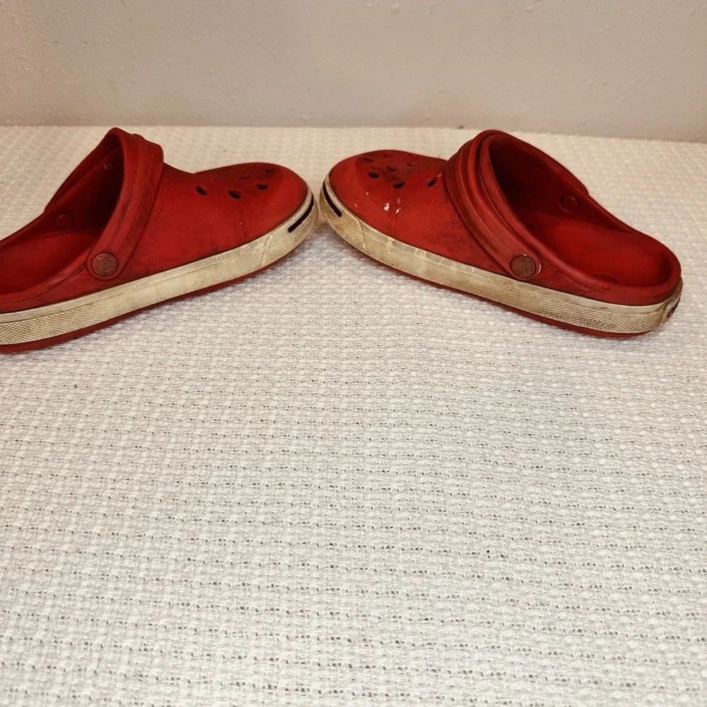 Kids Red Crocs Classic Clogs Comfortable Slip On Shoes‎ Youth Size 2 Retro